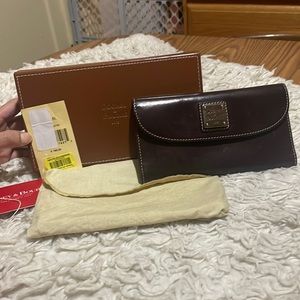 Dooney and Durke wallet in brown like NEW